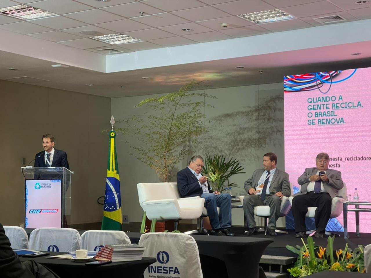 o poder da reciclagem no brasil aparas liberdade reciclagem